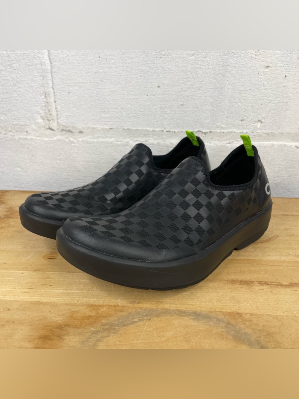 OOFOS OOmg Eezee Womens Sz 8 Shoes Black Checker